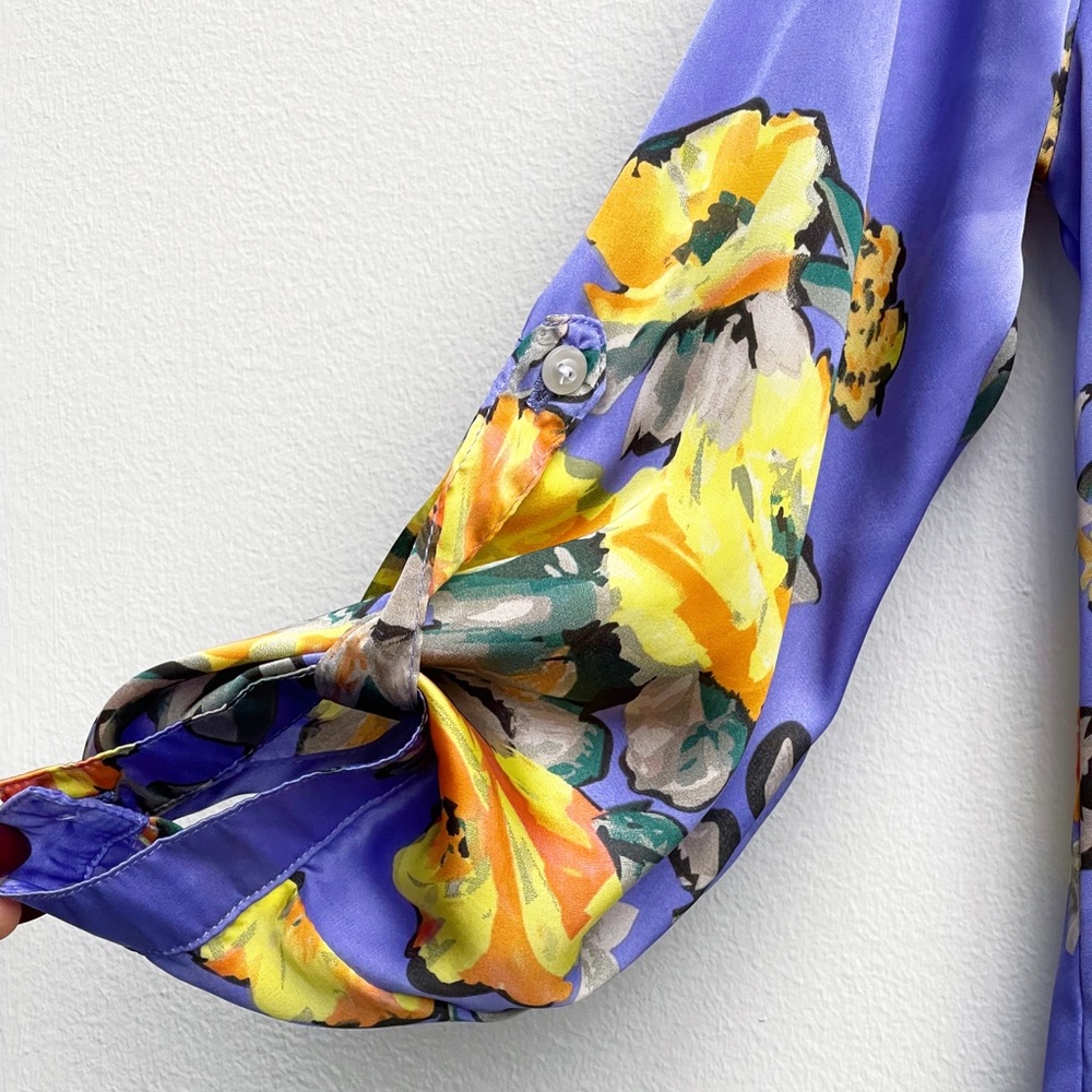 NWOT beautiful light purple with yellow flowers floral satin blouse - Picture 4 of 4
